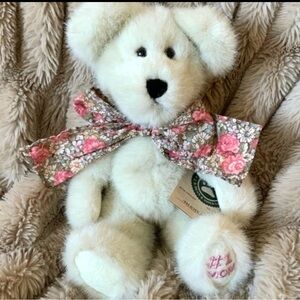 NWT Boyd’s Bear Felicity n Hugs Collectible Stuffed Bear #1 Mom Cream